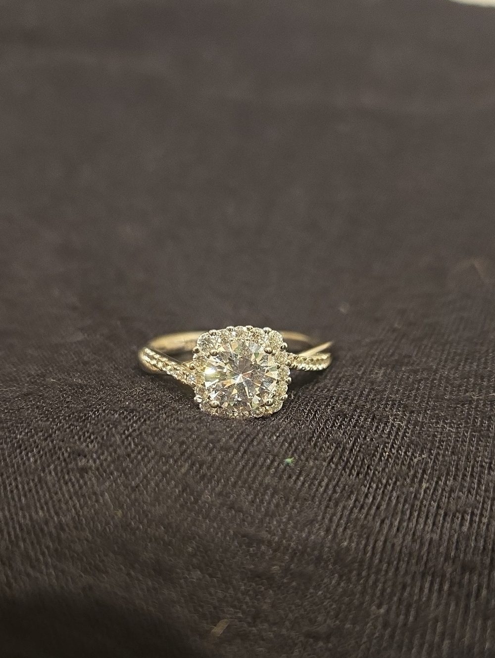 Approx. 2 Karat Cubic Zirconia Ring